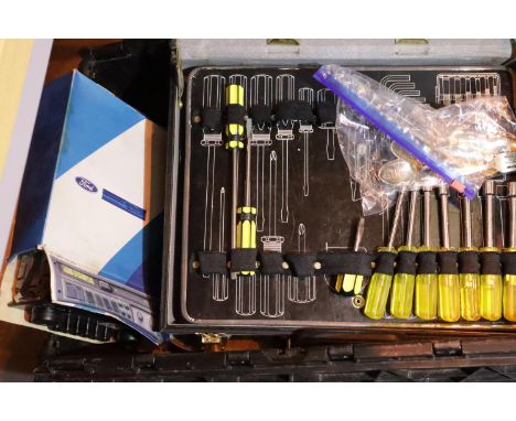 Quantity of assorted tools and accessories. Not available for in-house P&amp;P, contact Paul O'Hea at Mailboxes on 01925 6591