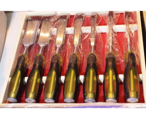 Cased seven piece Deluxe chisel set. P&amp;P Group 1 (£14+VAT for the first lot and £1+VAT for subsequent lots) 