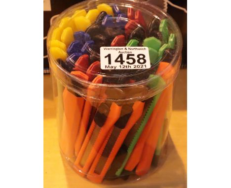 Box of craft knives. P&amp;P Group 1 (£14+VAT for the first lot and £1+VAT for subsequent lots) 