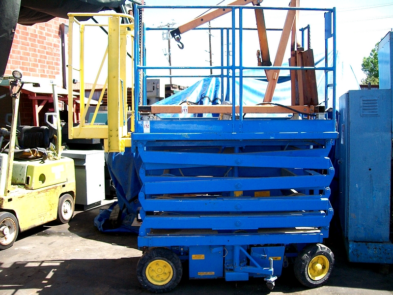 Flying Tiger Scissor Lift