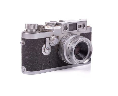 A 1958 Leica DBP Ernst Leitz GMBH Wetzlar IIIg camera, (No 933881), with Ernst Leitz GMBH Wetzlar Summicron F=3.5cm 1:3.5 len