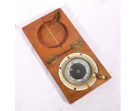 J Wardale & Co of London WWI compass number 5516 dated 1918 and marked with broad crow foot arrow.