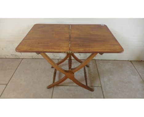 William IV or Early Victorian mahogany coaching table - top opens to 84cm x 56cm - Height 65cm Condition report: Clean but wi