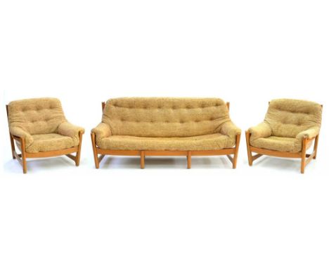 A 1970'S ERCOL THREE PIECE SUITE, SOFA 185CM W