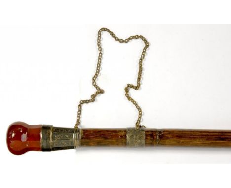 A SILVER MOUNTED BAMBOO WALKING CANE WITH BULBOUS AGATE POMMEL, STEEL TIP AND CHAIN HANDLE, 83CM L, SHEFFIELD 1906 