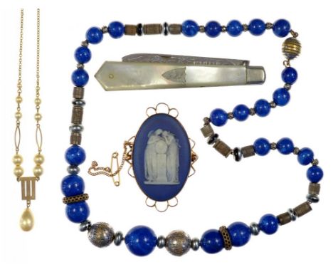 A GOLD BROOCH SET WITH A WEDGWOOD DARK BLUE JASPER WARE CAMEO, CIRCA LATE 19TH C, A GOLD AND IMITATION PEARL NECKLET, AN ETHI