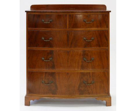 A VICTORIAN MAHOGANY BOW FRONTED CHEST OF DRAWERS, 120 X 107CM