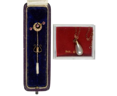 A VICTORIAN STICK PIN WITH GEM SET GOLD CRESCENT AND BATON TERMINAL, MARKED 15CT, MOROCCO CASE AND A CULTURED PEARL AND GOLD 