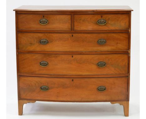 A VICTORIAN MAHOGANY BOW FRONTED CHEST OF DRAWERS, 101 X 109CM