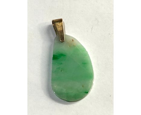 Small 9ct gold mounted jade pendant please see images for details 
