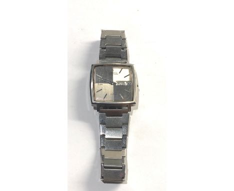 Vintage Zenith respirator Automatic gents wristwatch working order but no warranty given missing winder button 