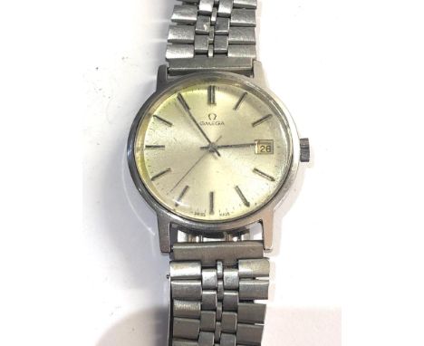 Vintage gents  Omega wristwatch the watch is in working order but no warranty given please see images for details 