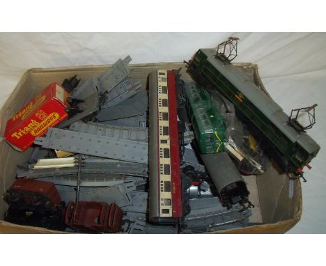 Selection of Triang OO gauge pre ballast track, part station platform, two Triang crimson & cream coaches, Shell tanker, two 
