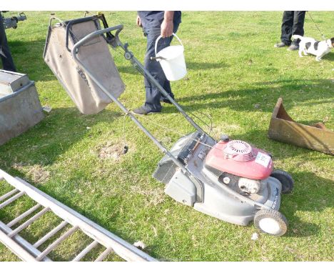 Honda HRB 425C roller driven rotary Lawn Mower with grass collector.