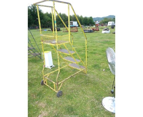 Access wheeled Gantry/Steps, 44" to top step.