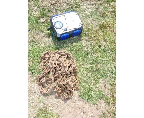 A tyre inflator and a chain.
