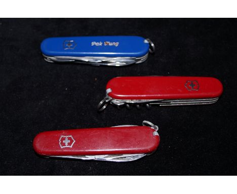 3 Victorinox Swiss army knives