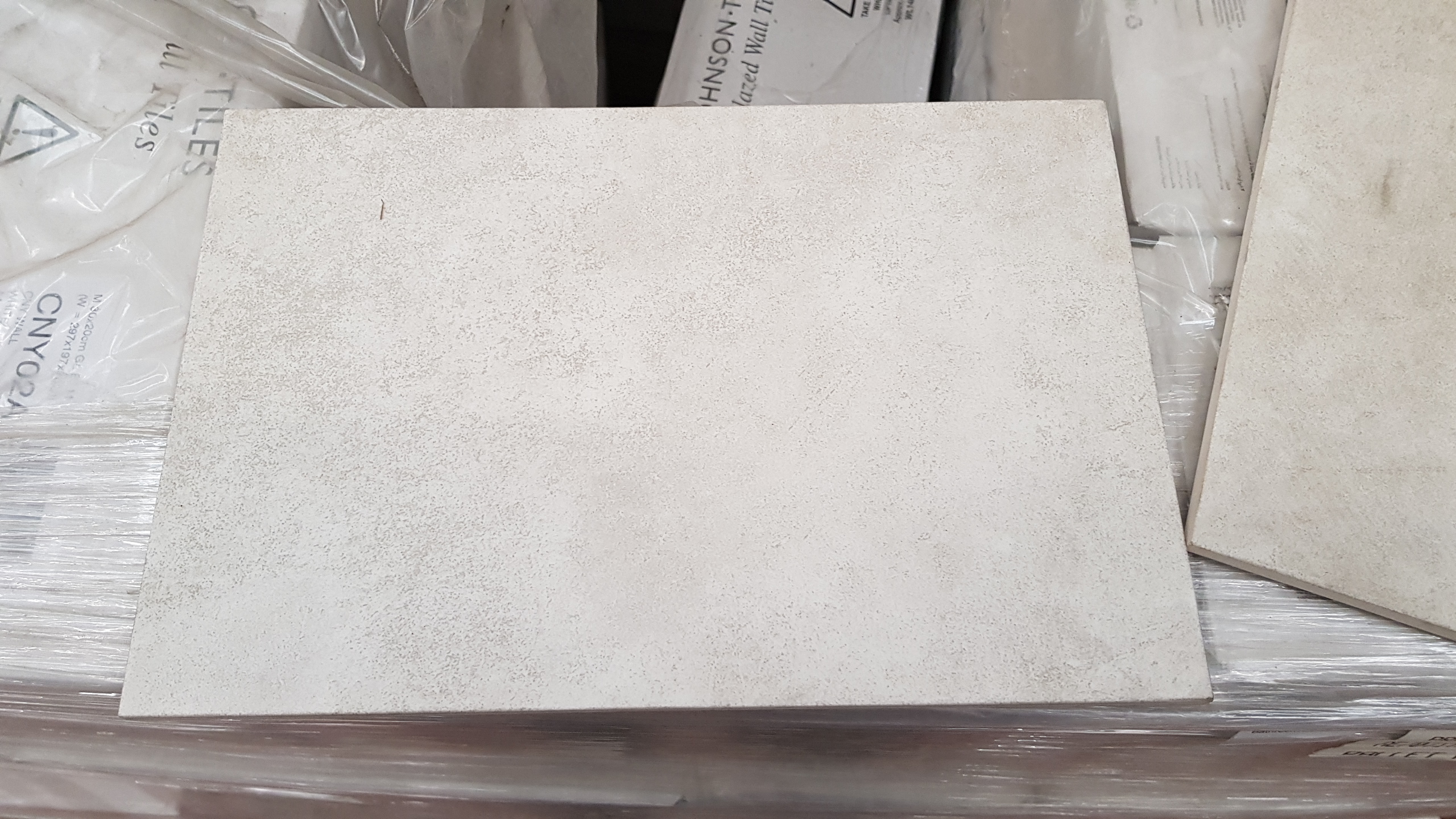 64x packs of 17 CNY Wall White 300 x 200mm glazed wall tiles ...