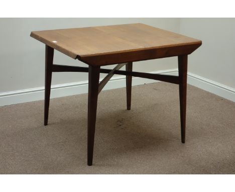 1960s vintage retro oak extending dining table, swivel leaf, tapering legs, 80cm x 137cm, H77cm (open)   Condition Report   C