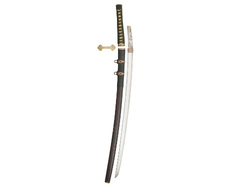 A JAPANESE CEREMONIAL SWORD (TACHI), EDO PERIOD (1603-1868) with a folded steel blade with tempering pattern (hamon), a tang 