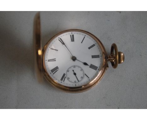 A 9ct GOLD GENTLEMAN'S FULL HUNTER POCKET WATCH (Unsigned) with white enamel dial, with black Roman Numeral markings.