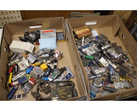 A COLLECTION OF VINTAGE AND MODERN LIGHTERS, to include novelty types and a vintage table ashtray
