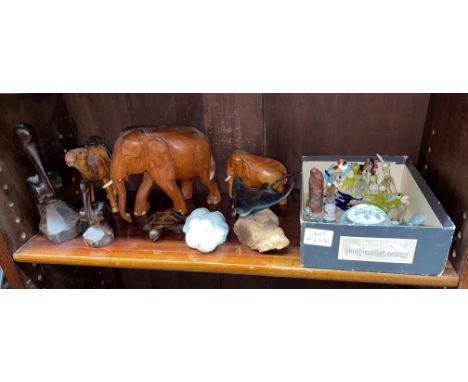 SELECTION OF CARVED WOOD ANIMAL FIGURES INCLUDING ELEPHANTS AND MANTA RAY ON STAND, ITALIAN GLASS ANIMAL FIGURES AND CHINESE 