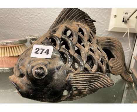 CAST IRON FANTAIL FISH TEA LIGHT HOLDER 