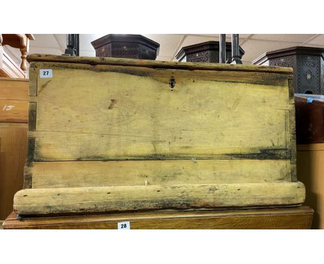 PINE TRUNK WITH CARRYING HANDLES 