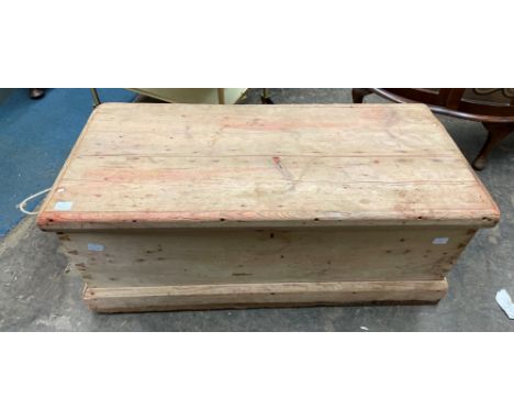 PINE BLANKET TRUNK