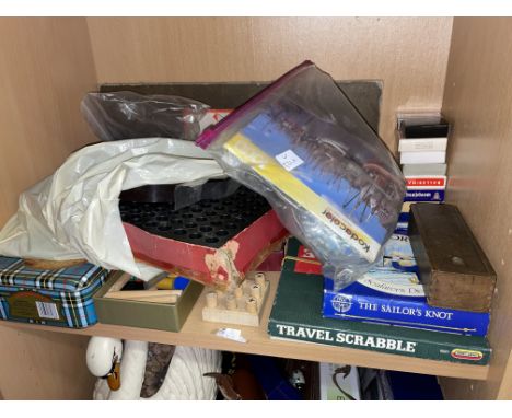 SELECTION OF VINTAGE BOARD/CARD GAMES INCLUDING MONOPOLY AND TRAVEL SCRABBLE