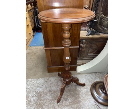 VICTORIAN STYLE TURN COLUMN TRIPOD STAND HEIGHT 96CM APPROX