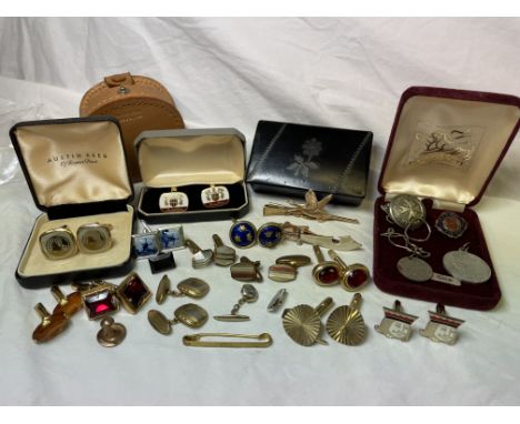 PAPIER MACHE SNUFF BOX, CASED PLATED CUFF LINKS, TIE SLIDES