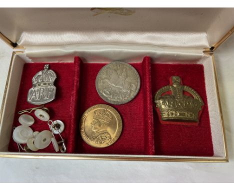 SILVER ARP LAPEL BADGE, CAP BADGE, 1935 CROWN, AND EDWARD VII COMMEMORATION COIN