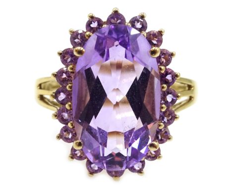 9ct gold amethyst cluster ring, hallmarked Condition Report size Q, approx 3.7gm Click here for further images, condition, au