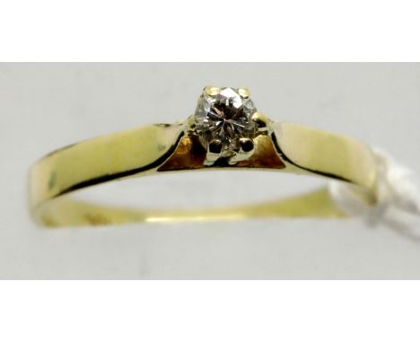 18ct yellow gold solitaire diamond ring, approximately 0.25ct, size T. P&amp;P Group 1 (£14+VAT for the first lot and £1+VAT 