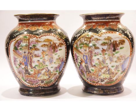 Pair of small bulbous Chinese vases, H: 17 cm. P&amp;P Group 2 (£18+VAT for the first lot and £2+VAT for subsequent lots) 