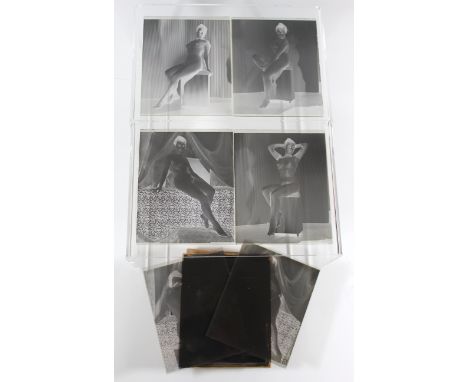 Fourteen various vintage erotic nude glass slides
12.5x10cm, fitted in original cardboard box 