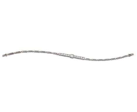 Zartes Art-Deco-Diamant-Armband  585/f. Weißgold. Ausgefasst mit Altschliffbrillant von ca. 0,25 ct, flankiert von je 5 kl. A