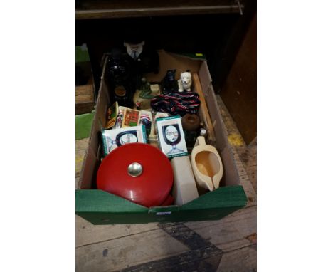 Breweriana: advertising items, to include: Guinness; Black &amp; White scotch whisky; Carlsberg; etc. 