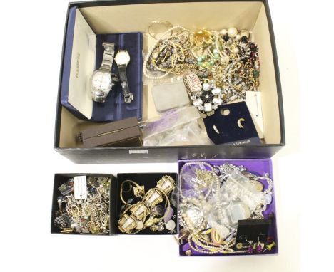 An assortment of costume jewellery. Including an enamel brooch, imitation pearl necklace, earrings, etc.