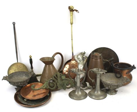 A collection of assorted vintage metalware. Including brass and copper kitchenalia, a pair of candlesticks, etc. Max. 26cm