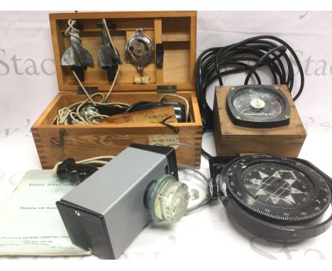 A collection of oddments comprising a Knotmaster MKIII nautical miles log, a set of vintage shop scales etc. Shipping categor