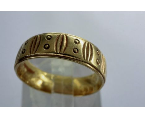 9ct gold band ring with engraved decoration, size K/L, 2.4g. P&amp;P Group 1 (£14+VAT for the first lot and £1+VAT for subseq