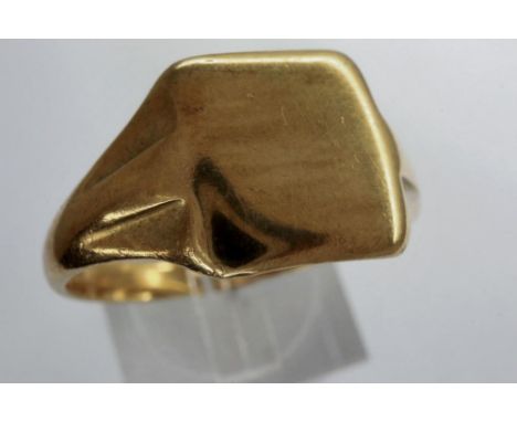 9ct gold signet ring, size X, 4.1g, shank cut. P&amp;P Group 1 (£14+VAT for the first lot and £1+VAT for subsequent lots) 