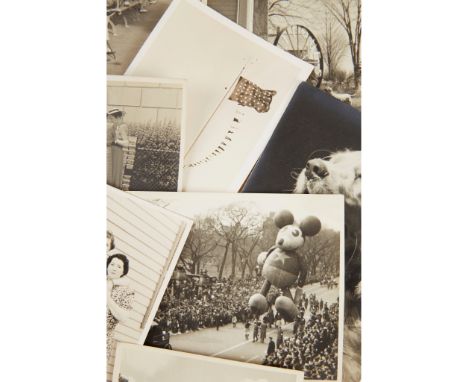 Gottscho, Samuel 434 photographic studies each photograph c.15 x 10cm, showing a wide range of subjects including: people (pr