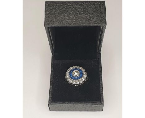 Blue daisy flower solitaire dress ring,6.8 grams gross,            size K/L 