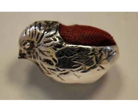 A small continental novelty Pin Cushion in the form of a Wren, 952 grade, import marks, 27.5mm long 