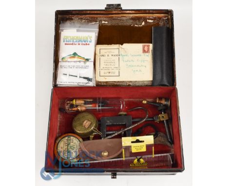A black japanned hinge lid tin - 12" x 8" x 4" with 'D' handle hinged clasp, containing rotary vice with 'C' clamp and spare 