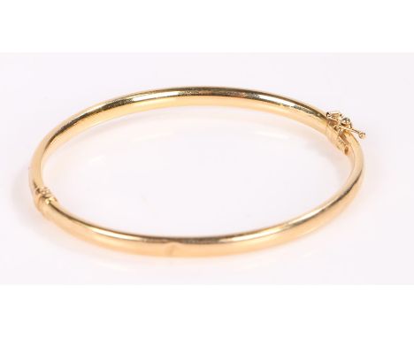 9 Carat Gold bangle, gross weight 5.1g 